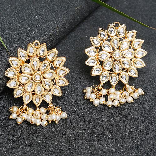 Graceful Kundan Earrings Pair