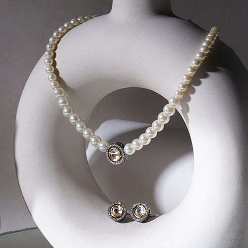 Chic Kundan Pearl Choker   Studs